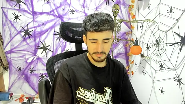 Snapshot of DmitriSanders chatting on 10/09/25, 08:40 DmitriSanders online show from 10/09/25, 08:40