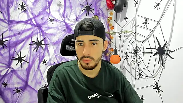 Snapshot of DmitriSanders chatting on 10/16/25, 12:11 DmitriSanders online show from 10/16/25, 12:11