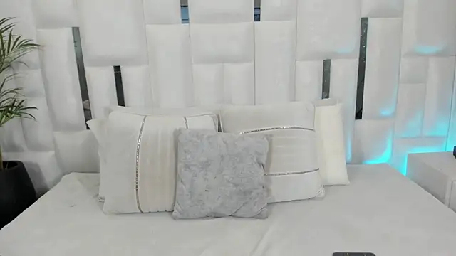 Snapshot of imkrystall chatting on 01/09/26, 07:59 imkrystall online show from 01/09/26, 07:59