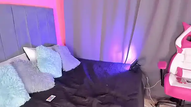 Snapshot of naatashamendozaa chatting on 12/14/24, 03:36 naatashamendozaa online show from 12/14/24, 03:36