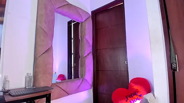 Snapshot of naatashamendozaa chatting on 09/25/25, 04:00 naatashamendozaa online show from 09/25/25, 04:00