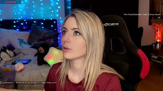 Lisaonthemoon online show from 04/22/26, 05:14