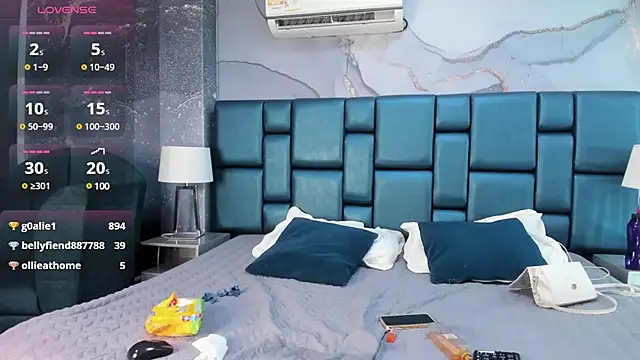 Snapshot of Nahomi_Wild chatting on 01/25/25, 02:04 Nahomi Wild online show from 01/25/25, 02:04