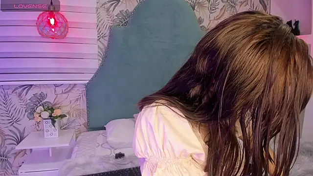 Snapshot of bellaa_becca chatting on 02/04/25, 06:06 bellaa becca online show from 02/04/25, 06:06