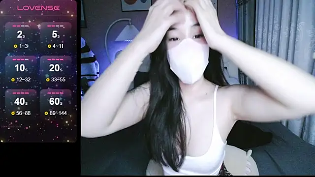 Snapshot of _Viviann_ chatting on 12/19/24, 03:52  Viviann  online show from 12/19/24, 03:52