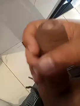 Snapshot of dredre1069 chatting on 01/14/25, 02:00 dredre1069 online show from 01/14/25, 02:00