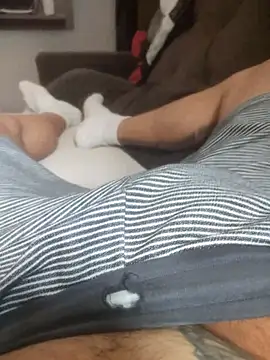 Snapshot of dredre1069 chatting on 11/27/25, 02:30 dredre1069 online show from 11/27/25, 02:30