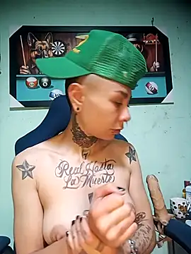 Snapshot of real_fenix chatting on 10/25/25, 02:08 real fenix online show from 10/25/25, 02:08