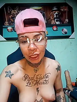 Snapshot of real_fenix chatting on 10/26/25, 01:39 real fenix online show from 10/26/25, 01:39