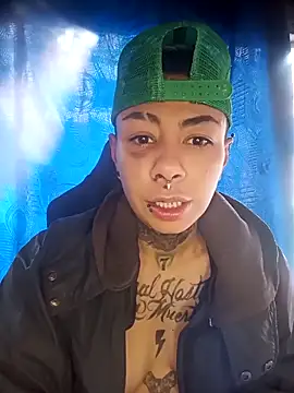 Snapshot of real_fenix chatting on 12/04/25, 04:05 real fenix online show from 12/04/25, 04:05