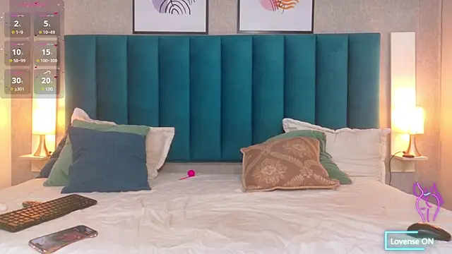 Snapshot of CheneellLorens chatting on 02/17/25, 08:26 CheneellLorens online show from 02/17/25, 08:26