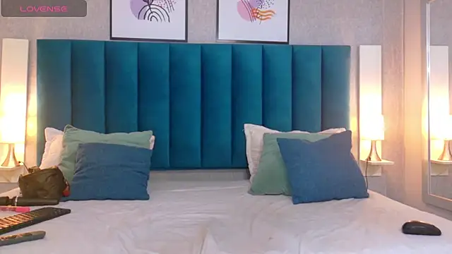 Snapshot of CheneellLorens chatting on 03/06/25, 07:43 CheneellLorens online show from 03/06/25, 07:43