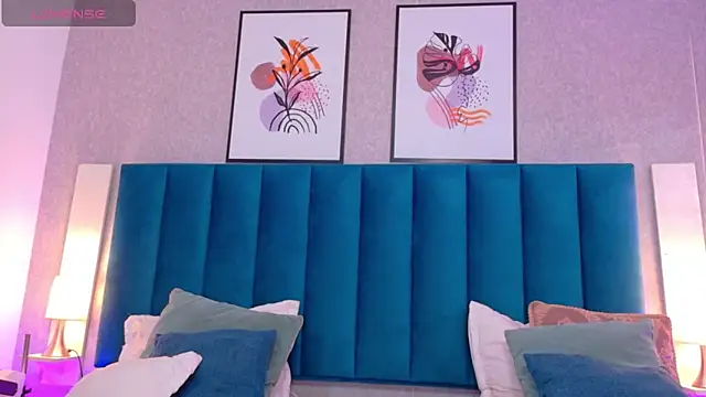 Snapshot of CheneellLorens chatting on 10/19/25, 03:45 CheneellLorens online show from 10/19/25, 03:45