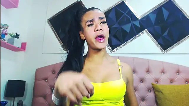 Snapshot of andrea_safeira_doll chatting on 10/29/25, 08:21 andrea safeira doll online show from 10/29/25, 08:21