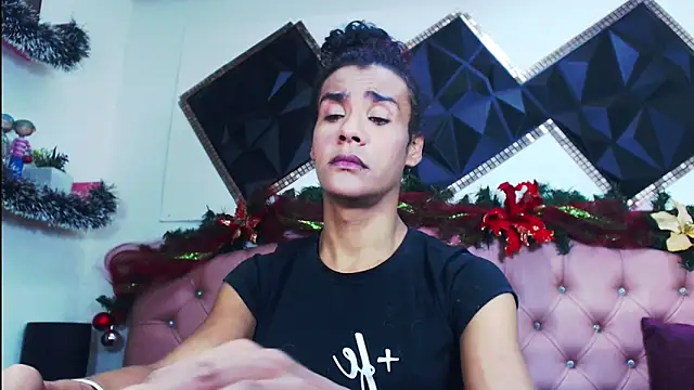 Snapshot of andrea_safeira_doll chatting on 12/14/25, 01:44 andrea safeira doll online show from 12/14/25, 01:44