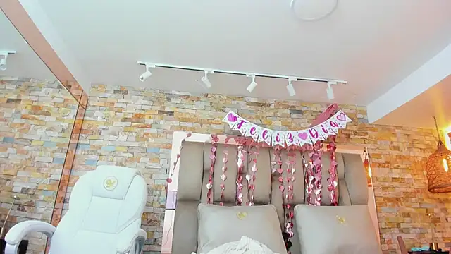 Snapshot of karla_dunn chatting on 02/12/26, 08:37 karla dunn online show from 02/12/26, 08:37