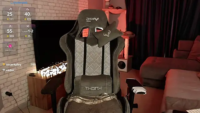 Snapshot of LeoPaulini chatting on 03/10/25, 01:43 LeoPaulini online show from 03/10/25, 01:43