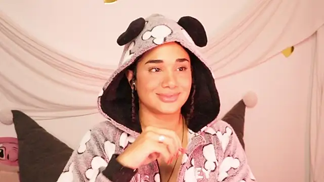 Snapshot of Mysensualbrunette1 chatting on 03/07/25, 07:08 Mysensualbrunette1 online show from 03/07/25, 07:08