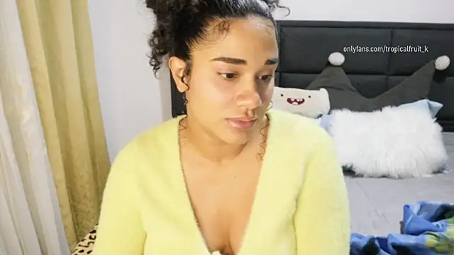 Snapshot of Mysensualbrunette1 chatting on 12/22/25, 11:46 Mysensualbrunette1 online show from 12/22/25, 11:46