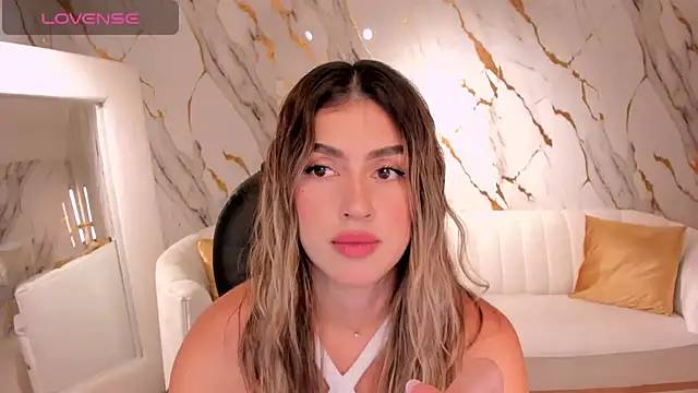 Snapshot of PaulinaSantos_ chatting on 03/05/25, 07:06 PaulinaSantos online show from 03/05/25, 07:06