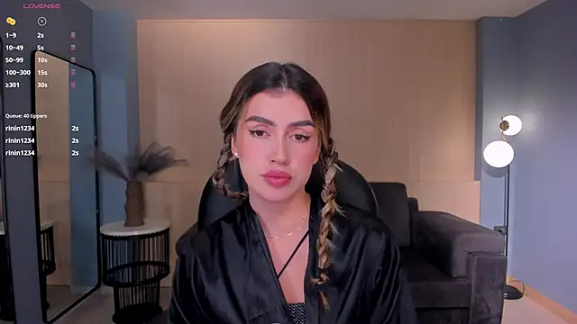 Snapshot of PaulinaSantos_ chatting on 03/16/25, 01:38 PaulinaSantos online show from 03/16/25, 01:38