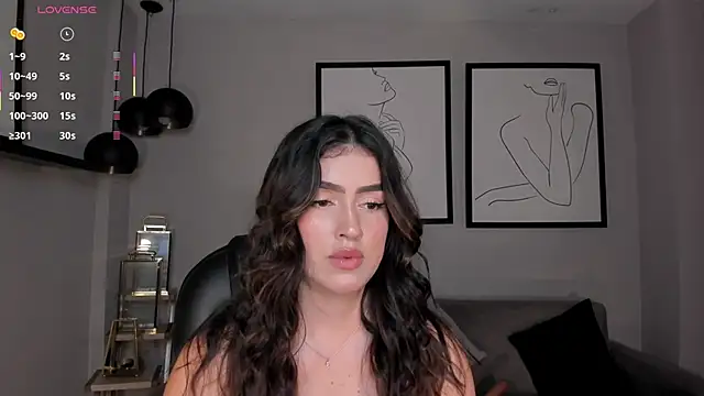 Snapshot of PaulinaSantos_ chatting on 06/04/26, 07:09 PaulinaSantos online show from 06/04/26, 07:09