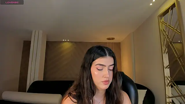 Snapshot of PaulinaSantos_ chatting on 06/11/26, 08:18 PaulinaSantos online show from 06/11/26, 08:18