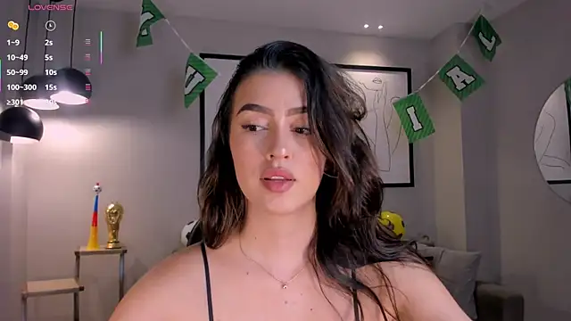 Snapshot of PaulinaSantos_ chatting on 06/14/26, 05:26 PaulinaSantos online show from 06/14/26, 05:26