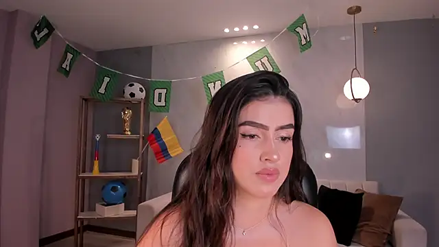 Snapshot of PaulinaSantos_ chatting on 06/15/26, 08:22 PaulinaSantos online show from 06/15/26, 08:22