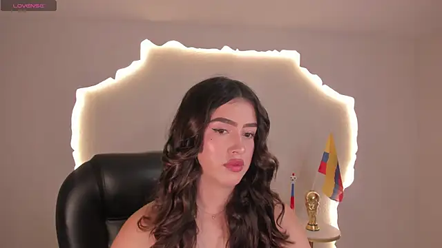 Snapshot of PaulinaSantos_ chatting on 06/20/26, 08:22 PaulinaSantos online show from 06/20/26, 08:22