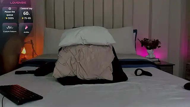 romina-brunette online show from 01/15/26, 07:28