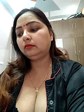 Snapshot of Dianaa9 chatting on 03/06/25, 11:47 Dianaa9 online show from 03/06/25, 11:47