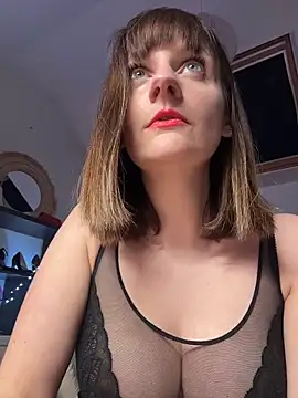 victoirenextdoor online show from 12/17/25, 07:42