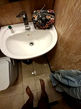 Snapshot of Exhibitionist1508 chatting on 11/15/25, 04:21 Exhibitionist1508 online show from 11/15/25, 04:21