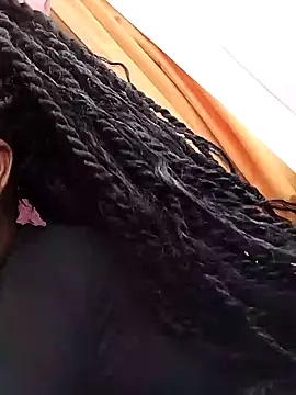 Snapshot of TheDoubleTrouble18xxx chatting on 12/26/24, 11:21 TheDoubleTrouble18xxx online show from 12/26/24, 11:21