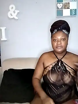 Snapshot of TheDoubleTrouble18xxx chatting on 02/11/25, 09:35 TheDoubleTrouble18xxx online show from 02/11/25, 09:35