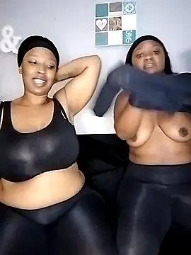 Snapshot of TheDoubleTrouble18xxx chatting on 03/19/25, 07:17 TheDoubleTrouble18xxx online show from 03/19/25, 07:17