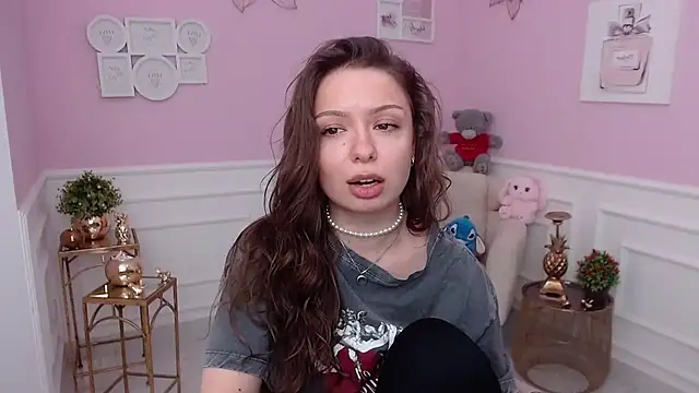 LucySkilar online show from 02/03/26, 06:40