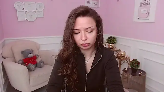 LucySkilar online show from 05/21/26, 04:08