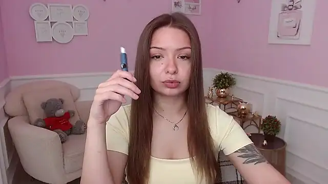 Snapshot of LucySkilar chatting on 07/03/26, 04:19 LucySkilar online show from 07/03/26, 04:19