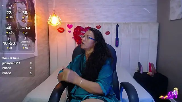 Snapshot of MaturePure chatting on 02/13/25, 02:12 MaturePure online show from 02/13/25, 02:12