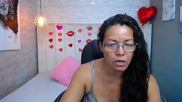 Snapshot of MaturePure chatting on 03/04/25, 09:43 MaturePure online show from 03/04/25, 09:43