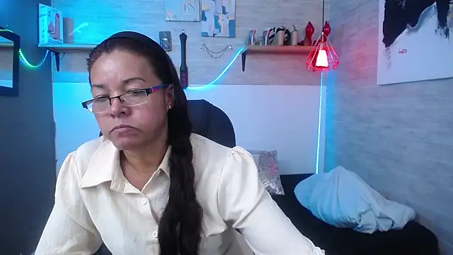 Snapshot of MaturePure chatting on 09/14/25, 05:12 MaturePure online show from 09/14/25, 05:12