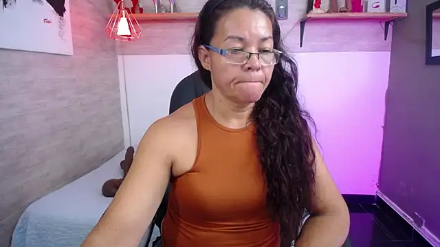 Snapshot of MaturePure chatting on 10/08/25, 11:02 MaturePure online show from 10/08/25, 11:02