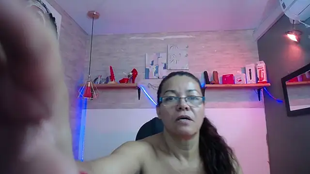 Snapshot of MaturePure chatting on 10/24/25, 08:27 MaturePure online show from 10/24/25, 08:27