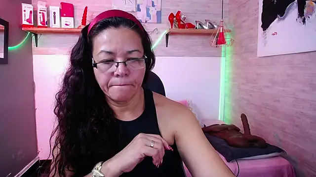 Snapshot of MaturePure chatting on 11/15/25, 09:00 MaturePure online show from 11/15/25, 09:00