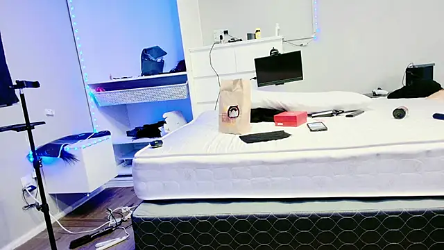 Snapshot of THICKwithDICKK chatting on 03/22/25, 03:20 THICKwithDICKK online show from 03/22/25, 03:20