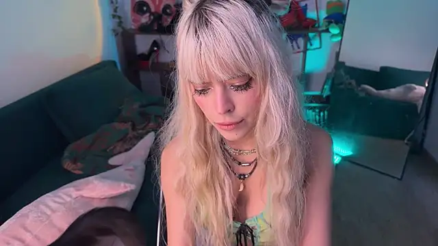 Snapshot of Eerectioneering chatting on 09/27/25, 10:53 Eerectioneering online show from 09/27/25, 10:53