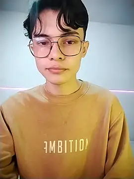 Snapshot of Dmitri_Aksnes chatting on 11/13/25, 08:52 Dmitri Aksnes online show from 11/13/25, 08:52