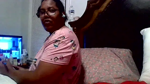 ebonyred online show from 04/13/26, 12:38